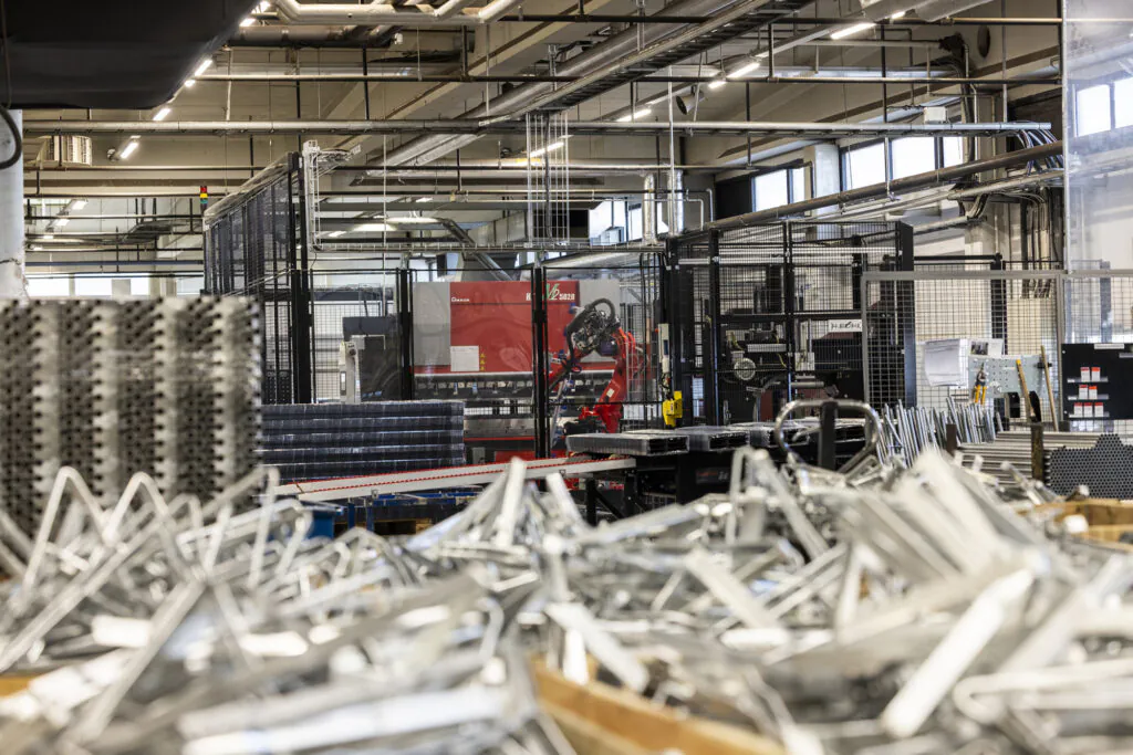 Industrirobot i produksjonslokalene
